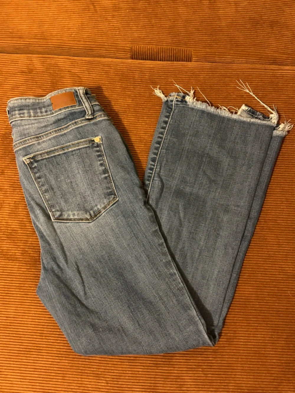 Judy Blue Cropped Bootcut Jeans Size 7/28 Medium Wash Raw Hem Stretch Denim - Picture 4 of 6